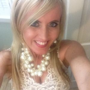 Meet your Posher, Debora